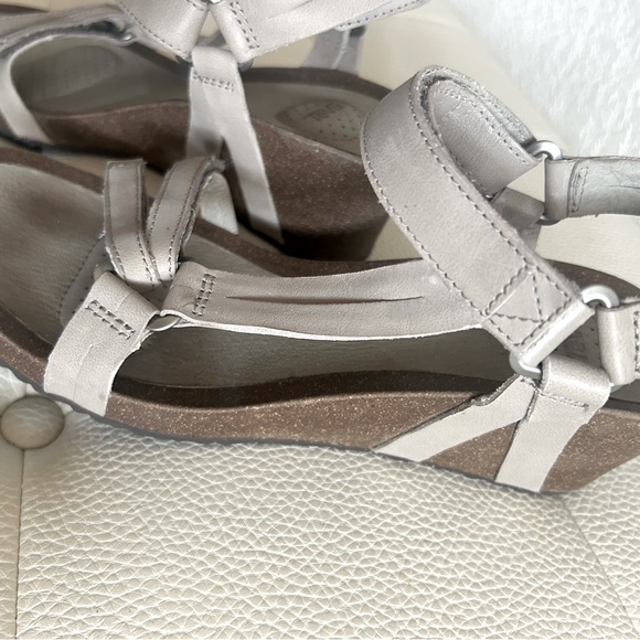 Teva sandal size 7.5 - Picture 4 of 6